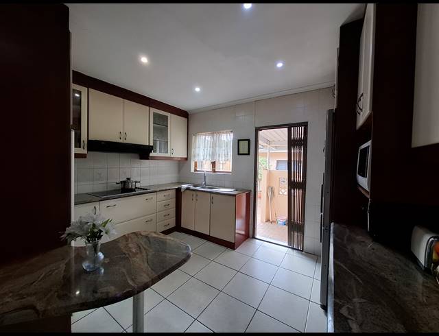 4 BEDROOM HOUSE TO LET IN MANORS